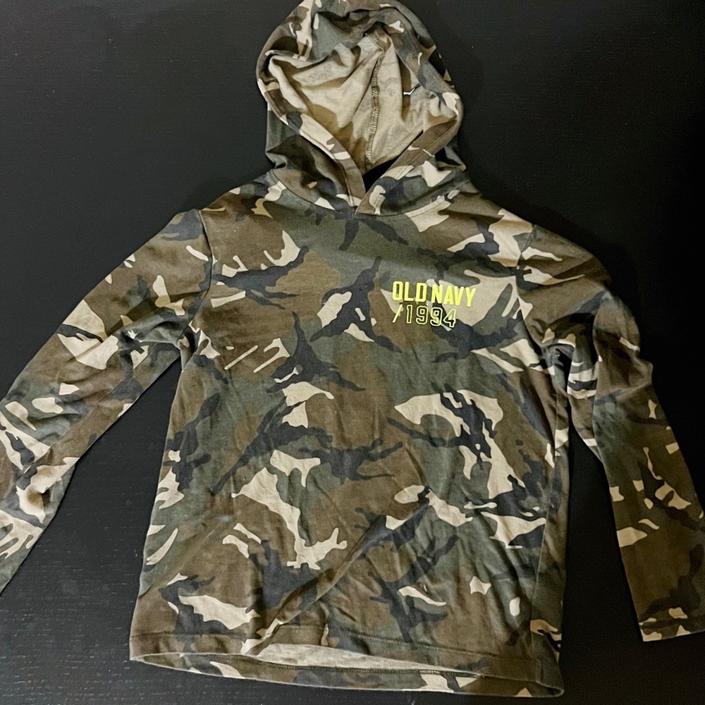Old Navy Camouflage hoodie long sleeve shirt size 8 medium - lightweight shirt